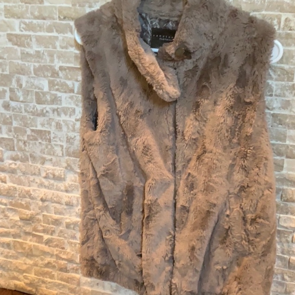 Anthropologie/Sanctuary cozy vest so soft and warm ❄️